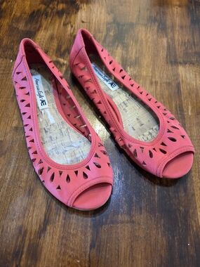 American Eagle Outfitters Coral Peep-Toe Laser-Cut Flats Size 8 Y2k Open Toe
